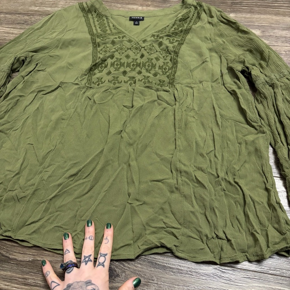 Torrid Crochet Embroidered Boho Tunic Blouse (Sage Green) Size 1X - Picture 5 of 10